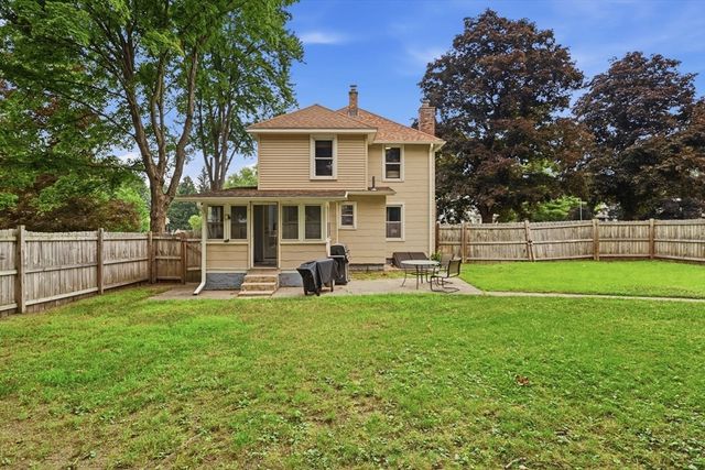 25 Pineywood Ave, Wilbraham, MA 01095