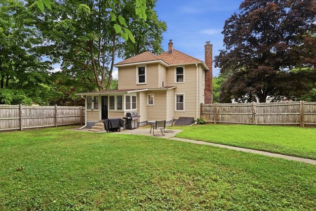 25 Pineywood Ave, Wilbraham, MA 01095