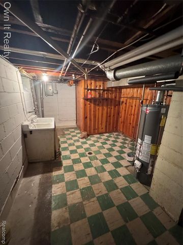 14805 Arlington Avenue, Allen Park, MI 48101