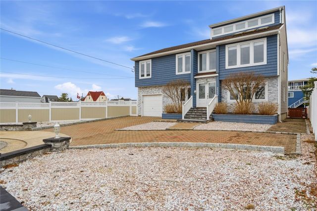 233 Arthur Street, Freeport, NY 11520