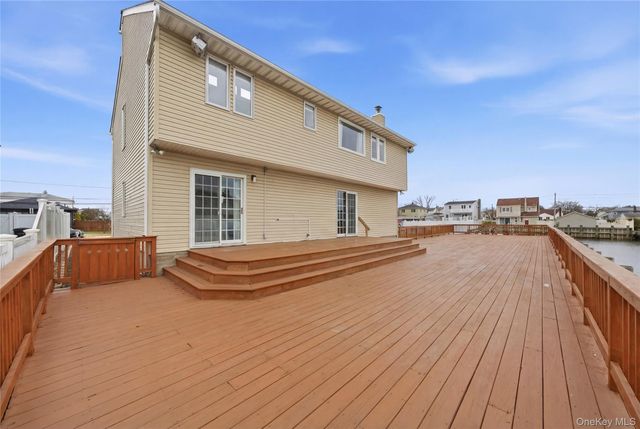 233 Arthur Street, Freeport, NY 11520