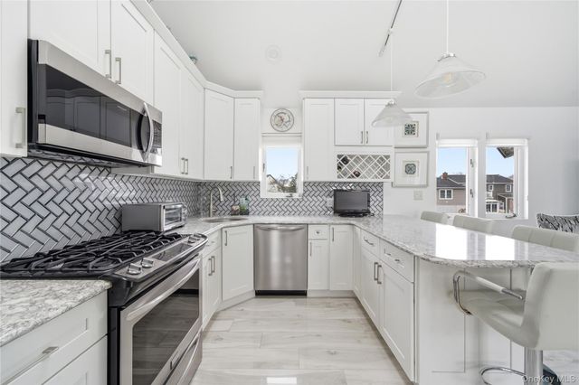 233 Arthur Street, Freeport, NY 11520