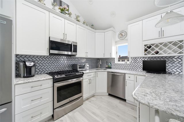 233 Arthur Street, Freeport, NY 11520