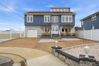233 Arthur Street, Freeport, NY 11520