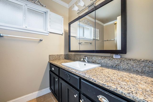 548 E Fremont Avenue, Fresno, CA 93710
