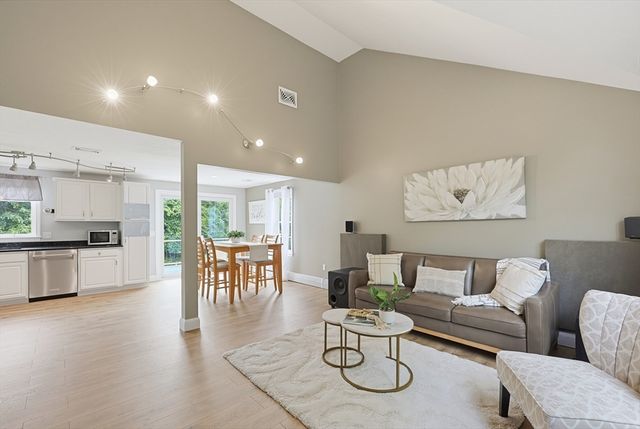 460 Richardson Ave, Attleboro, MA 02703