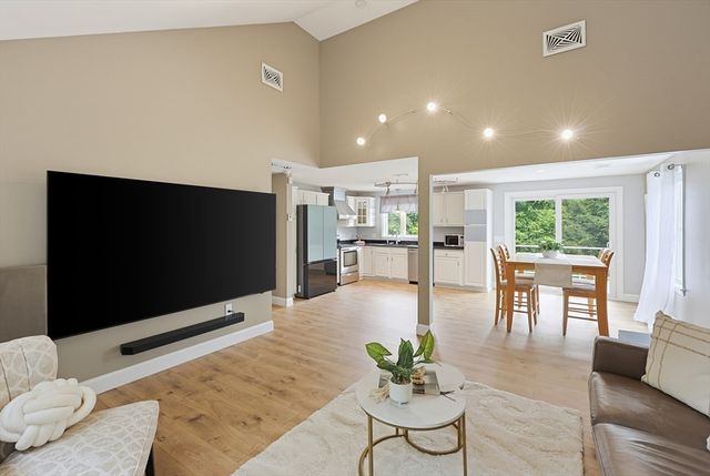 460 Richardson Ave, Attleboro, MA 02703