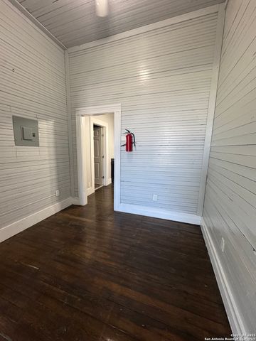 121 Howard St Apt 2, San Antonio, TX 78212