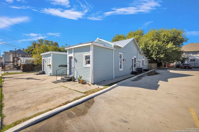 121 Howard St Apt 2, San Antonio, TX 78212