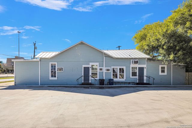 121 Howard St Apt 2, San Antonio, TX 78212