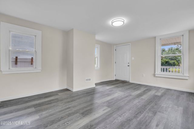 7 Front Street, New Egypt, NJ 08533