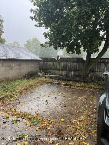 139 Woodlawn Avenue, Lansing, MI 48910