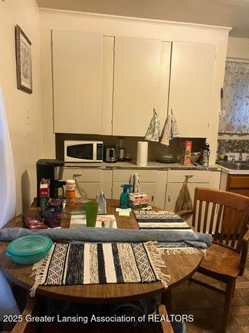 139 Woodlawn Avenue, Lansing, MI 48910