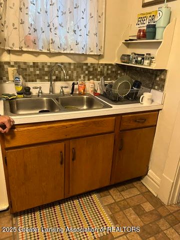 139 Woodlawn Avenue, Lansing, MI 48910