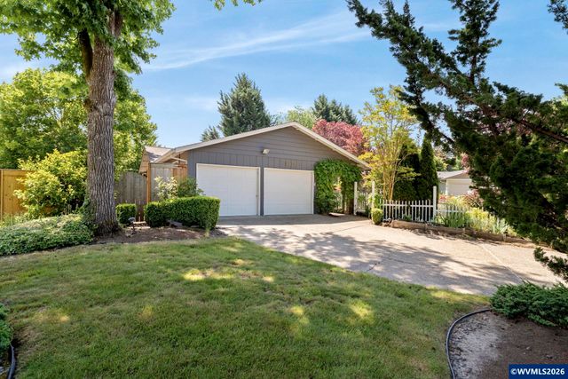8820 SW Nisqually Ct, Tualatin, OR 97062