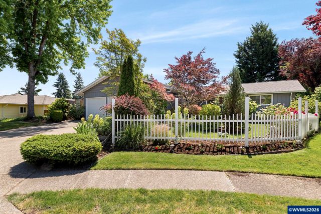 8820 SW Nisqually Ct, Tualatin, OR 97062