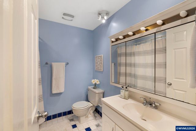 8820 SW Nisqually Ct, Tualatin, OR 97062
