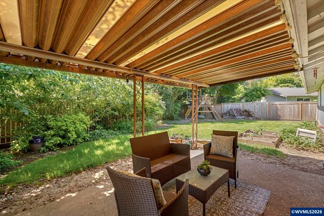 8820 SW Nisqually Ct, Tualatin, OR 97062