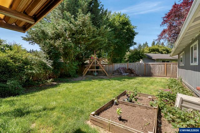 8820 SW Nisqually Ct, Tualatin, OR 97062