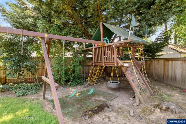 8820 SW Nisqually Ct, Tualatin, OR 97062