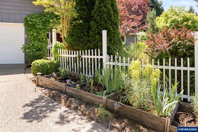 8820 SW Nisqually Ct, Tualatin, OR 97062