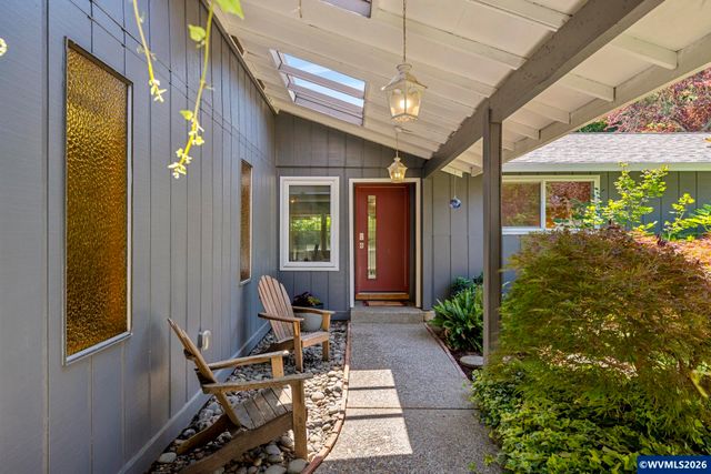 8820 SW Nisqually Ct, Tualatin, OR 97062