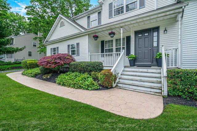 24 4th Avenue, Rocky Point, NY 11778