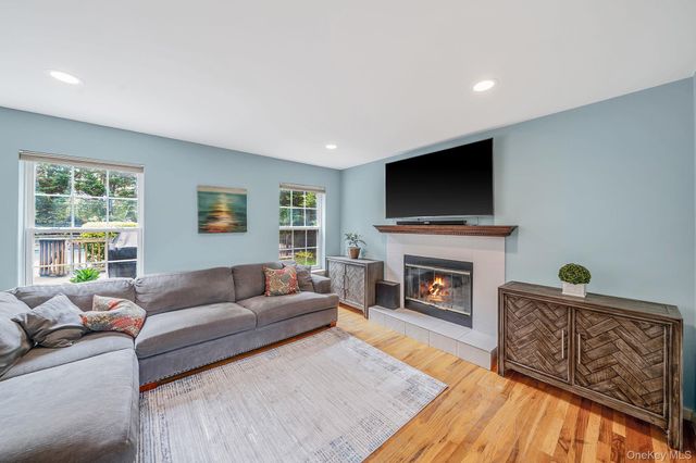 24 4th Avenue, Rocky Point, NY 11778