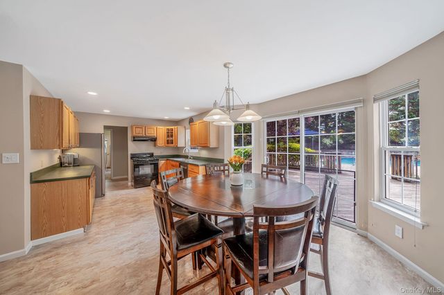 24 4th Avenue, Rocky Point, NY 11778