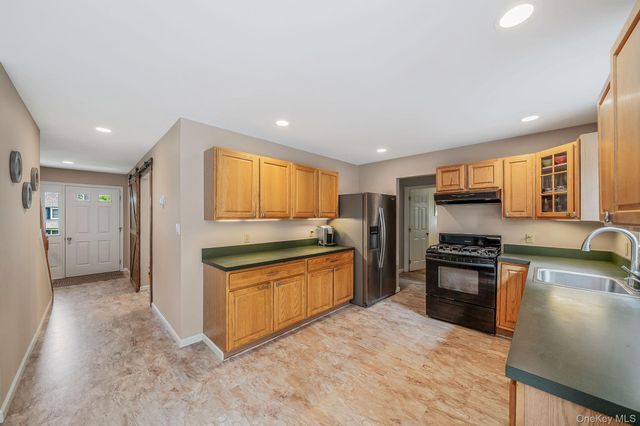 24 4th Avenue, Rocky Point, NY 11778