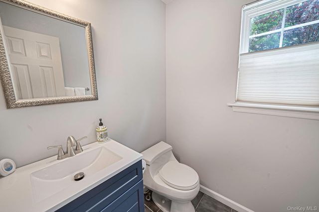 24 4th Avenue, Rocky Point, NY 11778