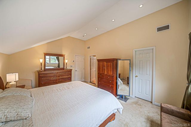 24 4th Avenue, Rocky Point, NY 11778