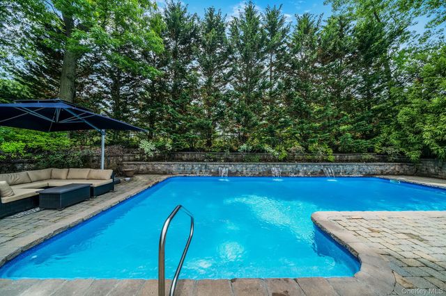 24 4th Avenue, Rocky Point, NY 11778
