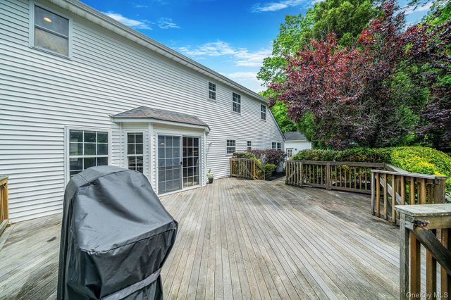 24 4th Avenue, Rocky Point, NY 11778