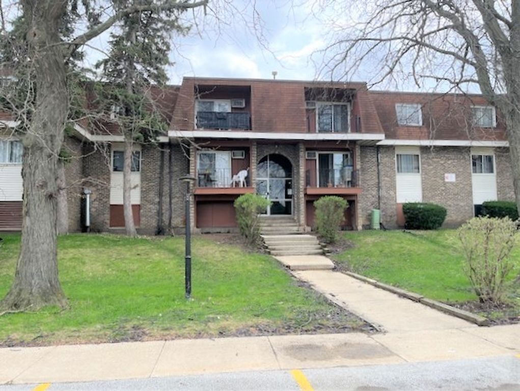 575 Heritage Drive 306, Hoffman Estates, IL 60169