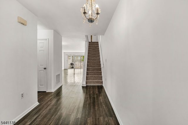 21 Balboa Ln, Franklin Twp., NJ 08823