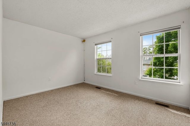 21 Balboa Ln, Franklin Twp., NJ 08823