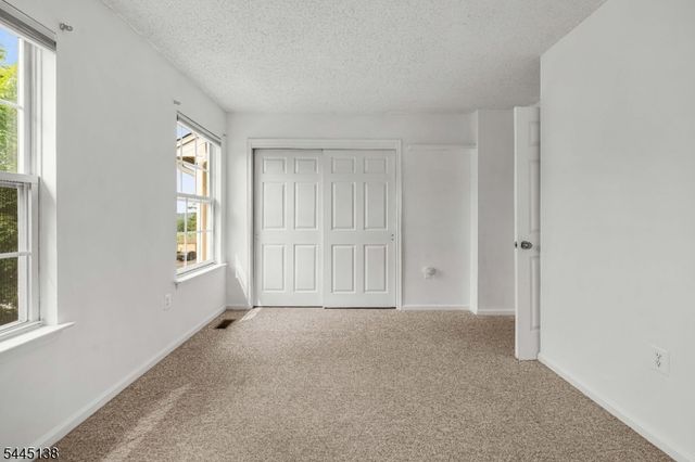 21 Balboa Ln, Franklin Twp., NJ 08823