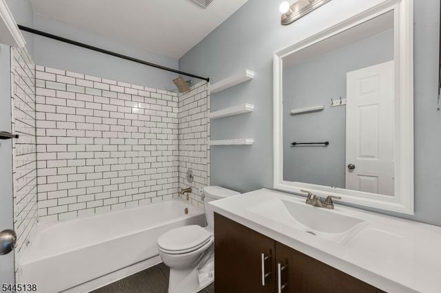 21 Balboa Ln, Franklin Twp., NJ 08823