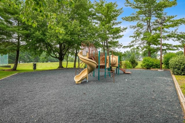 21 Balboa Ln, Franklin Twp., NJ 08823