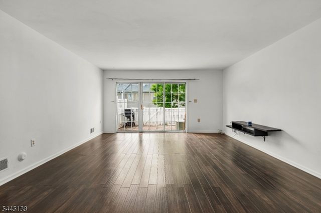 21 Balboa Ln, Franklin Twp., NJ 08823