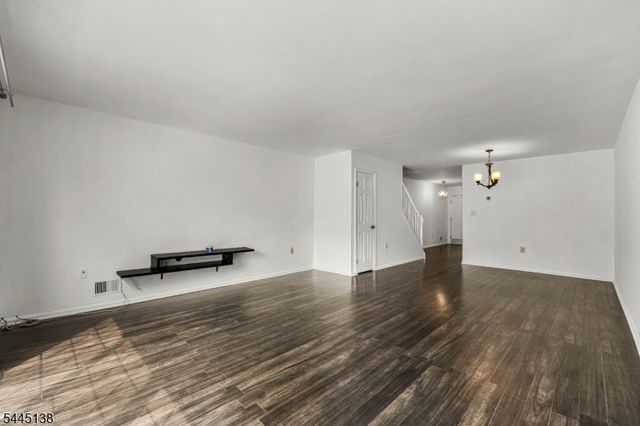 21 Balboa Ln, Franklin Twp., NJ 08823