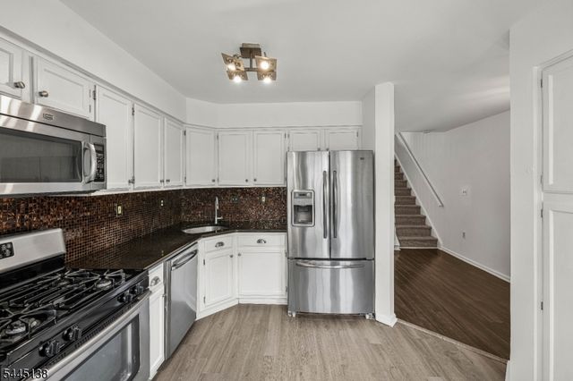21 Balboa Ln, Franklin Twp., NJ 08823