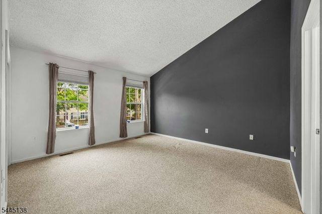 21 Balboa Ln, Franklin Twp., NJ 08823