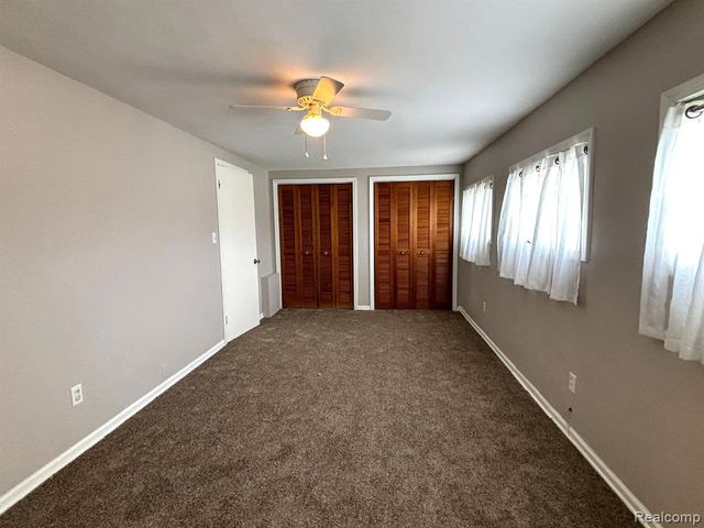 1528 Roslyn Road, Grosse Pointe Woods, MI 48236