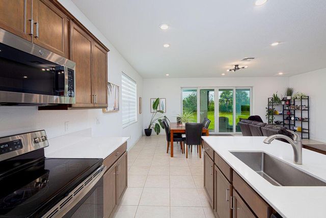 7647 NW Old Grove Lane, Port St. Lucie, FL 34987