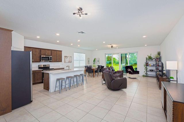 7647 NW Old Grove Lane, Port St. Lucie, FL 34987