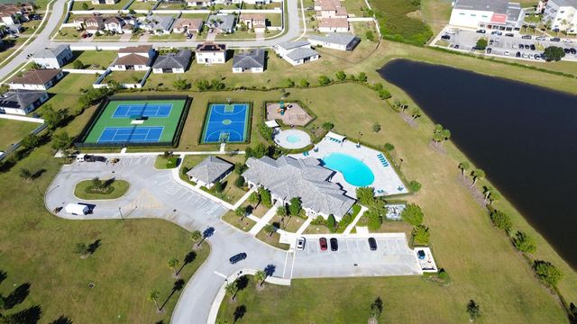 7647 NW Old Grove Lane, Port St. Lucie, FL 34987