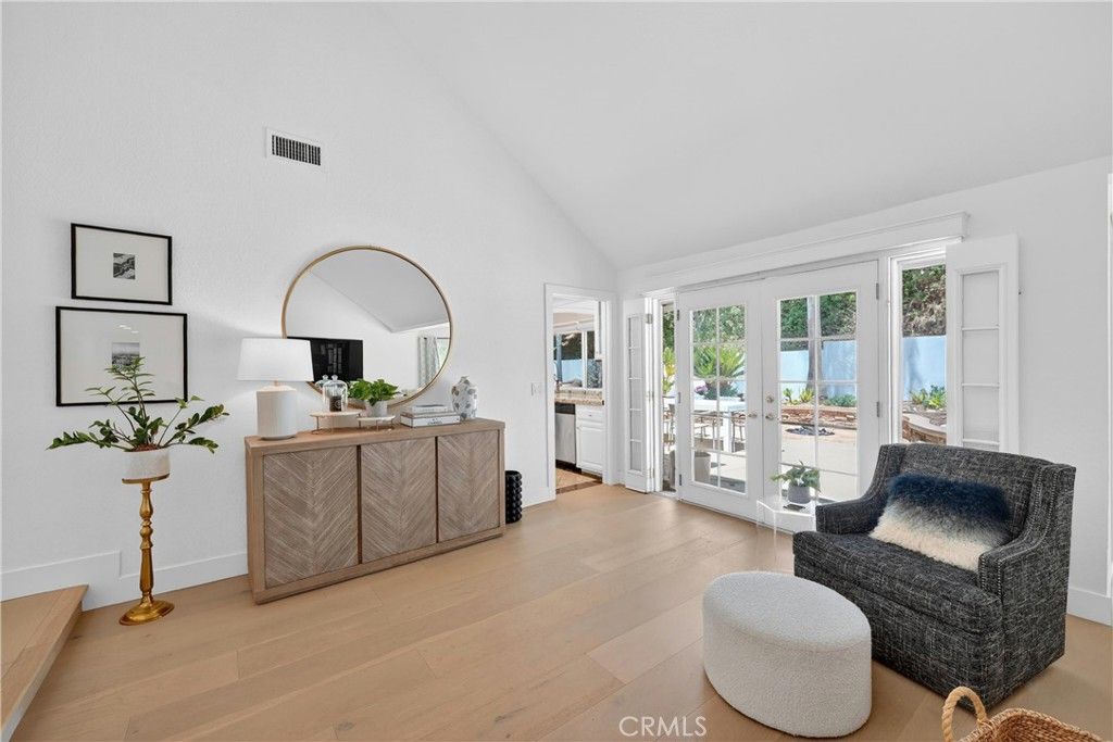 Image 10 of property listing at 1812 Overview Circle, North Tustin, CA 92705