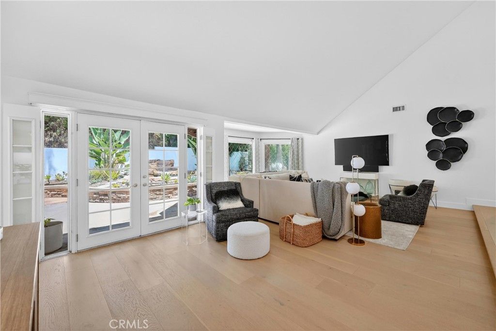 Image 11 of property listing at 1812 Overview Circle, North Tustin, CA 92705